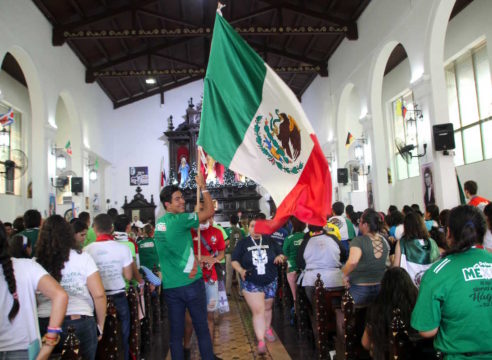 Jóvenes mexicanos sostienen un encuentro en Panamá