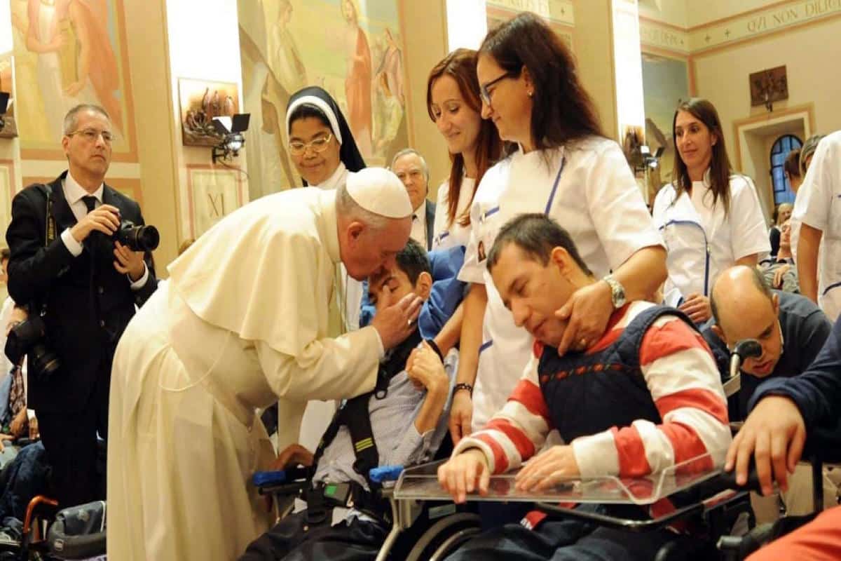 “No a la eutanasia ni al suicidio asistido”: Papa Francisco a los médicos
