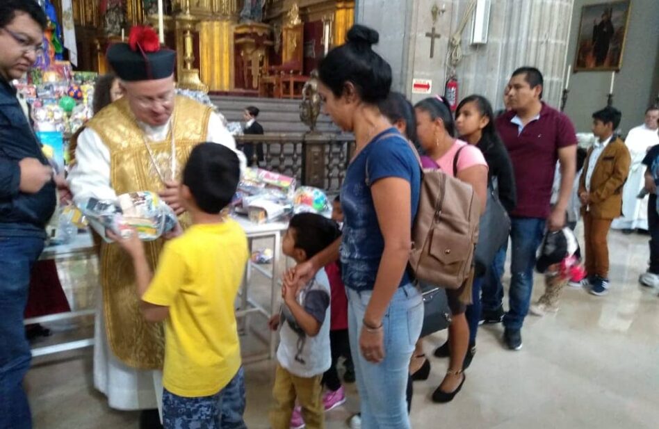 Los Reyes Magos llegaron a la Misa de mediodía en Catedral