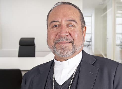 Monseñor Armando Colín: Acompañar a los jóvenes y familias
