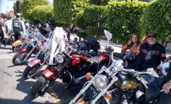 Motociclistas piden a la Guadalupana que les bendiga sus cascos