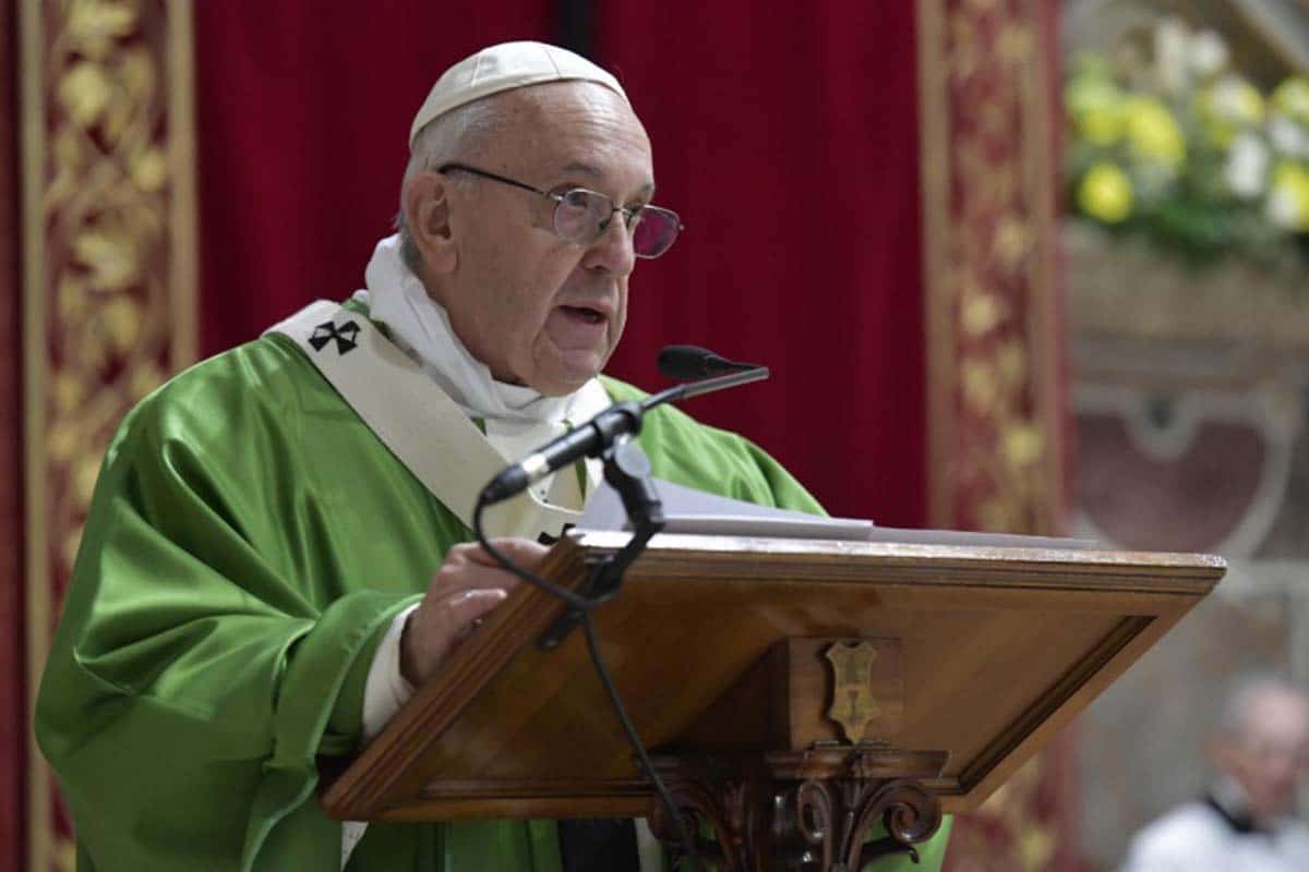 El Papa durante su discurso en la Sala Regia del Vaticano. Foto: Vatican Media.