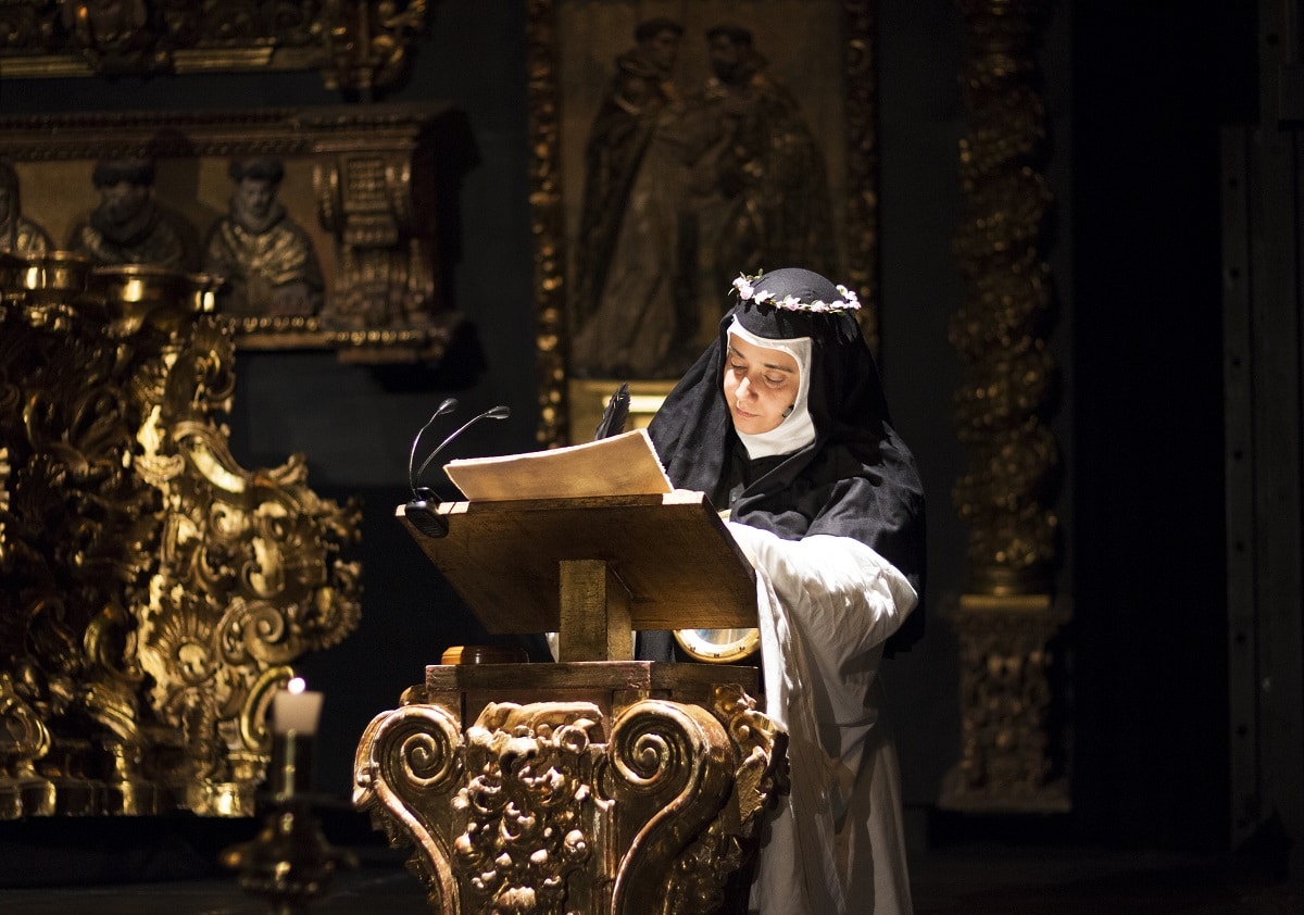 Representación teatral en el Claustro de Sor Juana para conmemorar los 350 años de su vida como religiosa Jerónima. Foto: Claustro de Sor Juana/Cortesía.