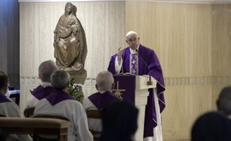 Un corazón fiel es el que escucha al Señor: Papa Francisco