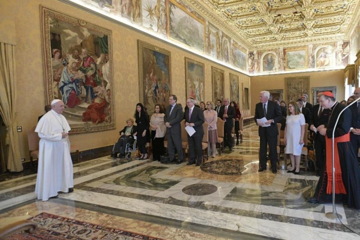 El Papa Francisco pide mirar al mundo con ojos de mujer