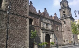 La iglesia que resguarda los restos de Hernán Cortés