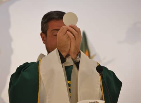 Oración por los sacerdotes y las vocaciones