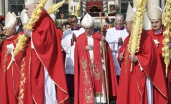 El Papa Francisco preside el Domingo de Ramos en el Vaticano