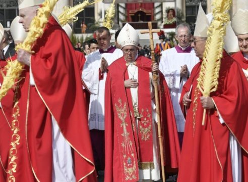 El Papa Francisco preside el Domingo de Ramos en el Vaticano