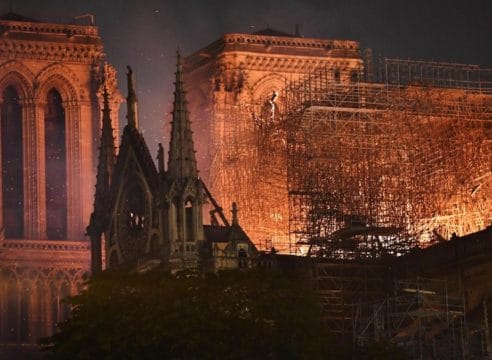 A salvo, fachada y torres de Notre Dame: presidente de Francia