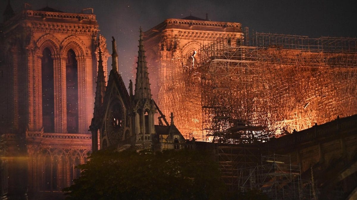 A salvo, fachada y torres de Notre Dame: presidente de Francia