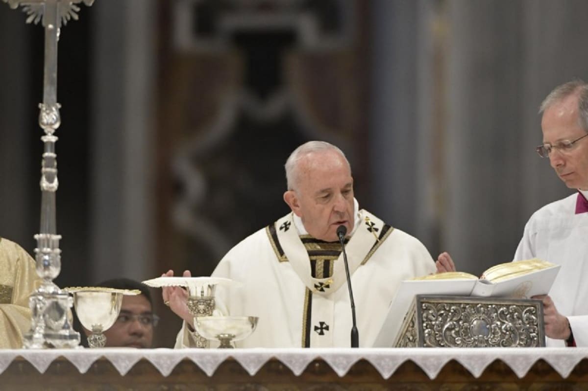 Papa a presbíteros: No sólo repartir aceite, sino vocación y corazón