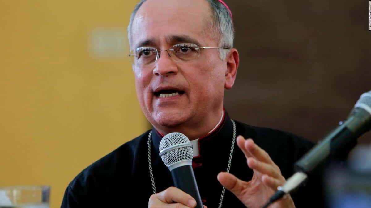 El obispo Silvio Báez saldrá de Nicaragua por su seguridad