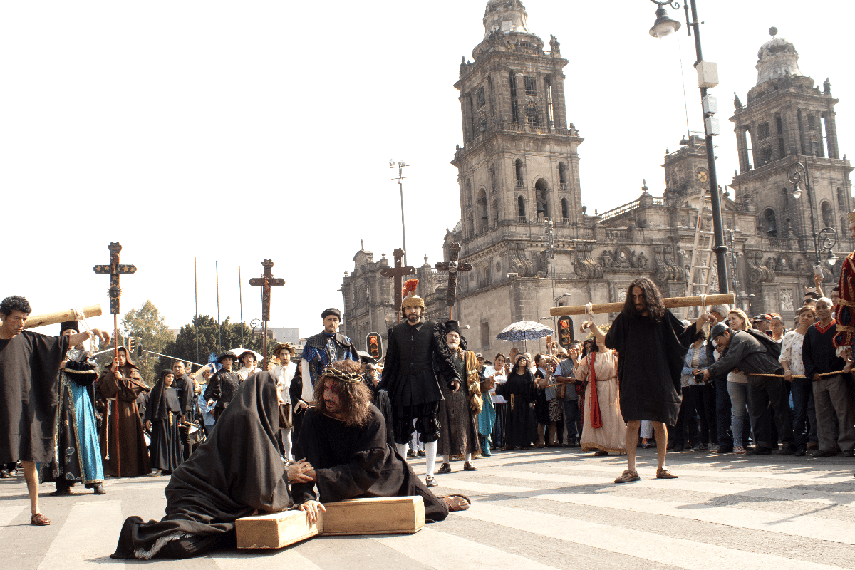FOTOS: Viacrucis del Zócalo, una emotiva representación ante Catedral