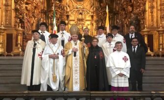 El Cardenal Aguiar recibe a miembros de la Orden del Santo Sepulcro