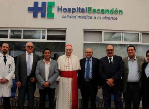 El Cardenal Carlos Aguiar Retes visitó el Hospital Escandón