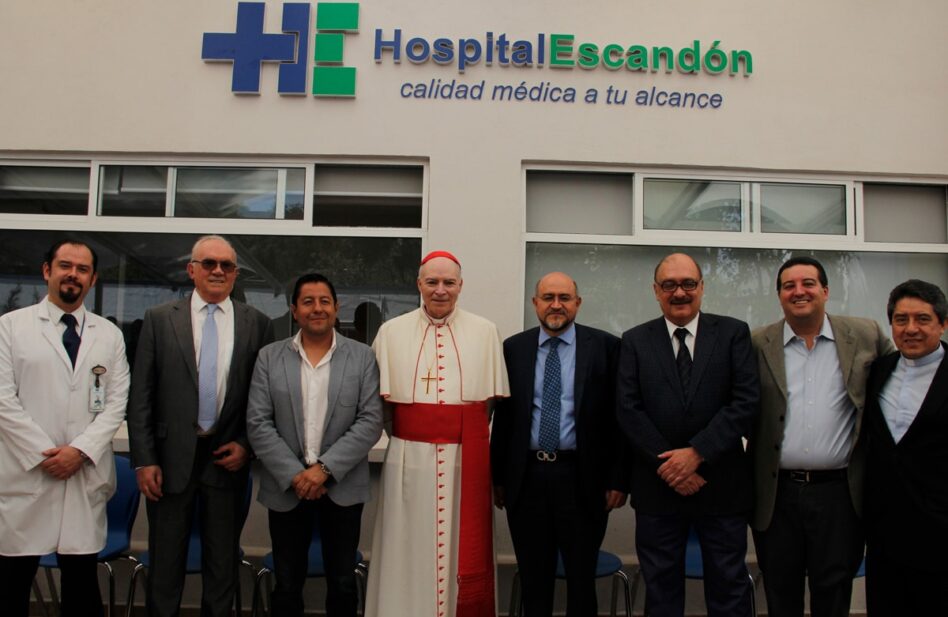 El Cardenal Carlos Aguiar Retes visitó el Hospital Escandón