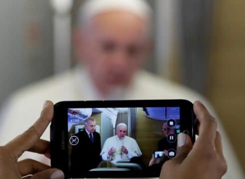 Papa Francisco a periodistas: basta de 'fake news'
