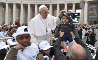 Papa Francisco: “El mal intenta devorarnos”