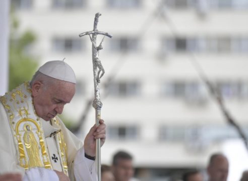 Dios llama, sorprende y ama: Papa Francisco en Bulgaria