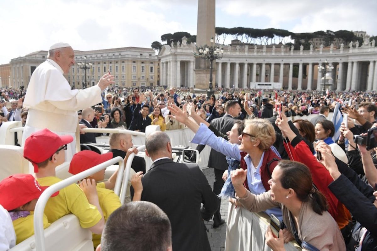 Papa Francisco: Pidamos a Dios ser testigos misioneros de su amor