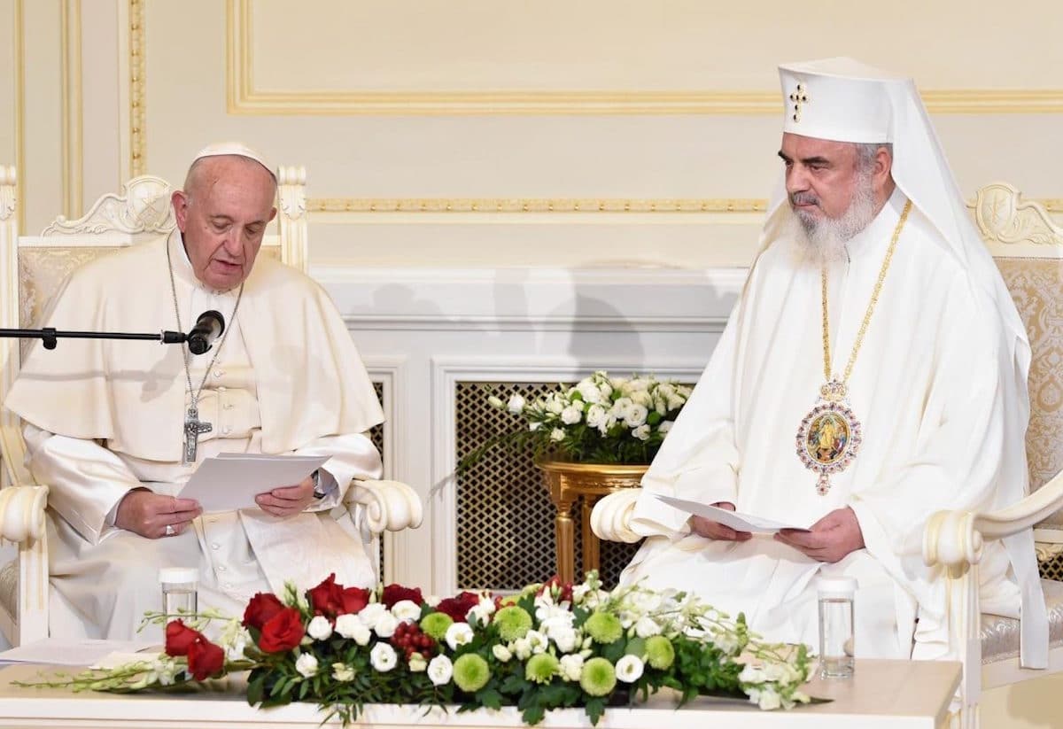 El Papa Francisco con el Patriarca Daniel. Foto: Vatican Media