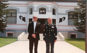 Monseñor Salvador González visita el Colegio de Defensa Nacional