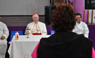 El Cardenal Aguiar se reúne con mujeres en situación de prostitución