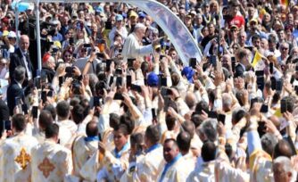 Papa beatifica a siete obispos greco-católicos en Rumania