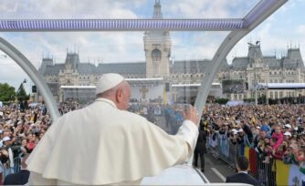 Papa Francisco pidió a rumanos no olvidar sus raíces