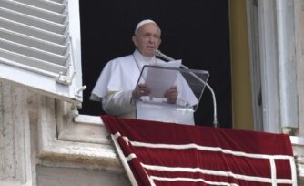 Papa Francisco: Anuncien a Dios con testimonio y oración