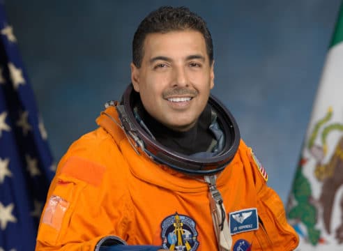 José Hernández, el astronauta mexicano que asegura que Dios existe