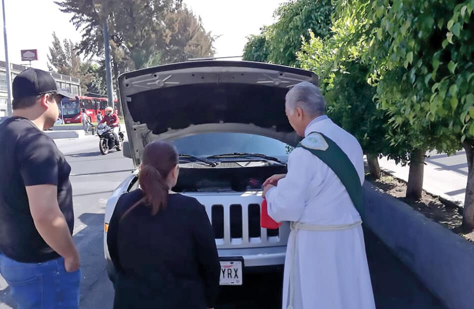 ¿Por qué se bendicen los autos, las casas y los negocios?