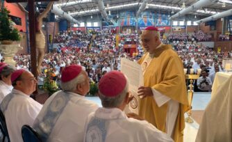 Monseñor Jorge Estrada se gana el cariño de Gómez Palacio