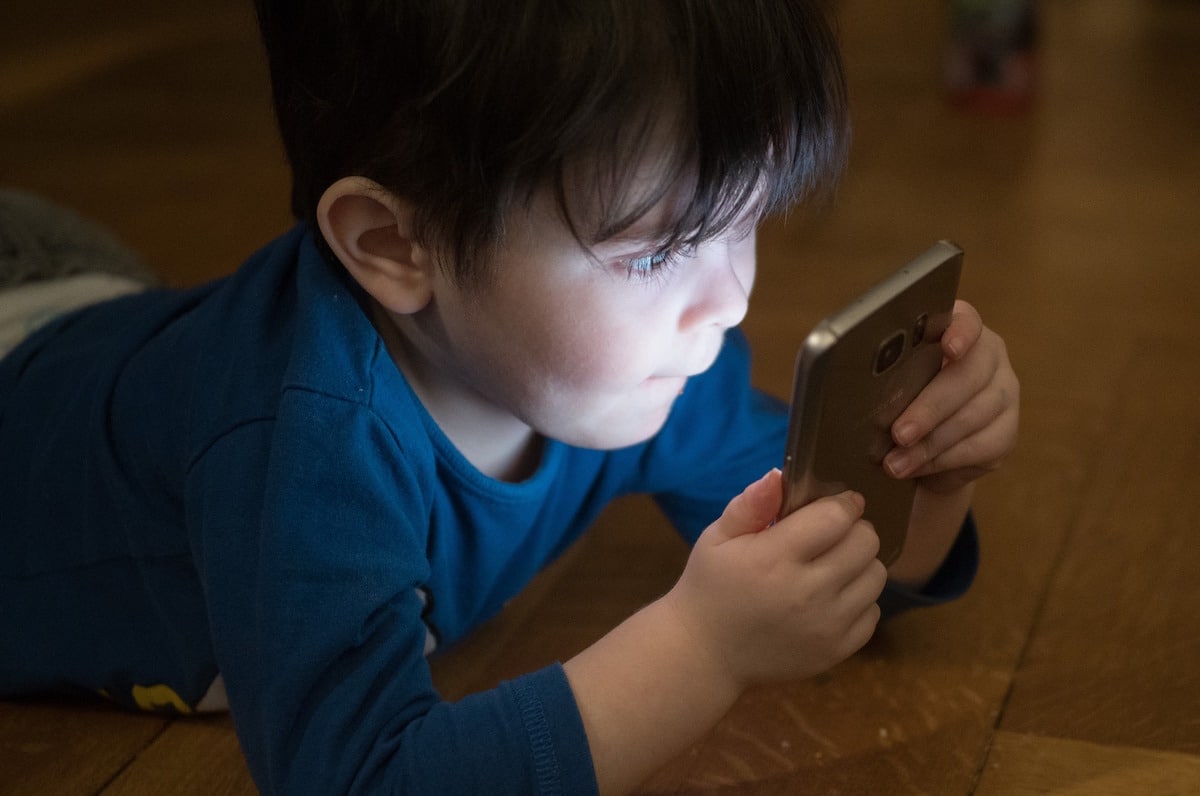 ¿Cuál es la mejor edad para darle un celular a los niños?