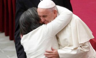 El Papa Francisco hace un llamado a terminar con la trata de personas