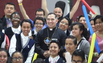 Cientos celebran el Día Nacional del Joven Católico en Basílica