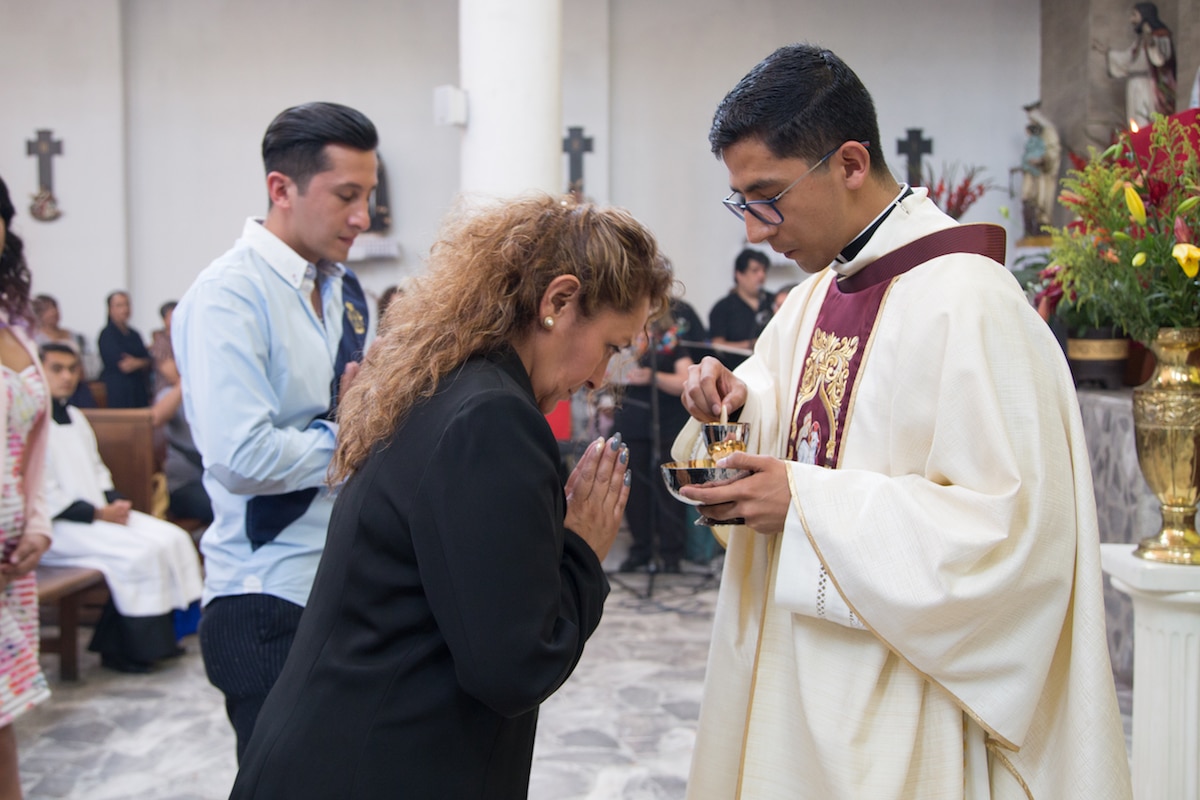 Comulgar es recibir a Jesús, que está realmente Presente en la Eucaristía. Foto: María Langarica