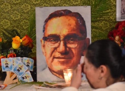 Celebran 102 años del nacimiento de San Óscar Romero