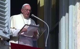 El Papa Francisco llama a los tristes a mirar a la Virgen de la Asunción