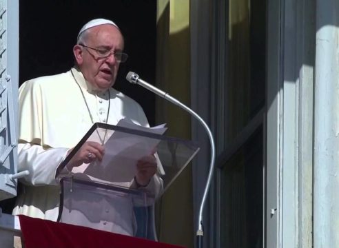El Papa Francisco llama a los tristes a mirar a la Virgen de la Asunción
