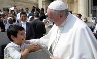 El Papa nos invita a obedecer a Dios antes que a los hombres