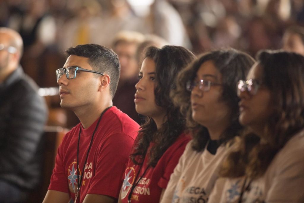 Jóvenes en la Basílica de Guadalupe, inicio de la Megamisión 2019. Foto: María Langarica