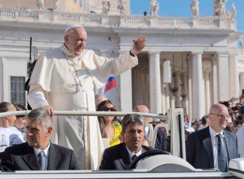 Papa Francisco: quien cree en Cristo, no cree en la magia