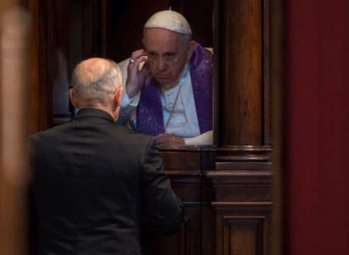 5 consejos del Papa Francisco para los confesores
