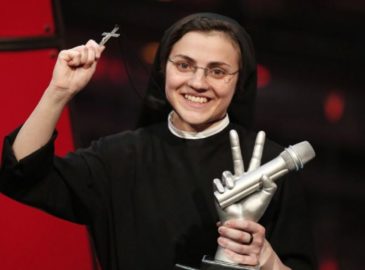 Foto: así luce la monja ganadora de The Voice tras dejar los hábitos