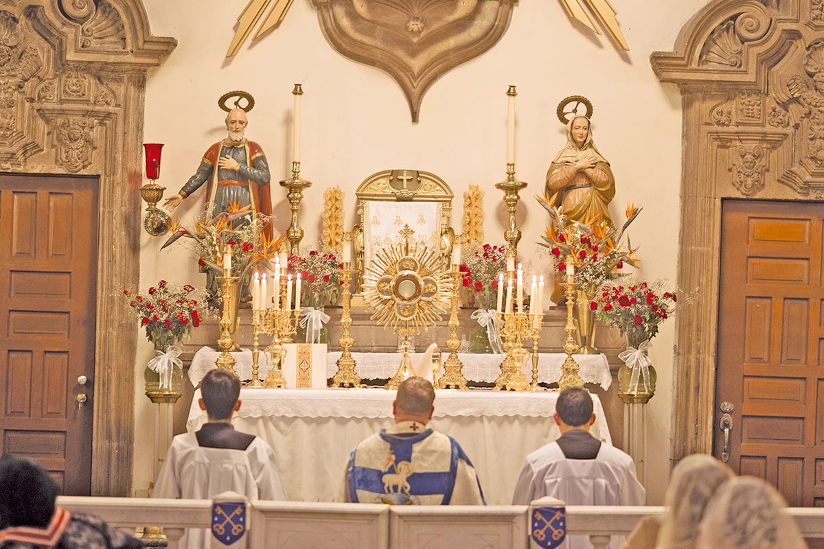 En esta iglesia, el altar está pegado a la pared y la Misa es en Latín. Foto: María Langarica