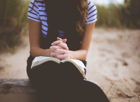 ¿Cómo hablar con Dios? Sigue estos 5 sencillos pasos