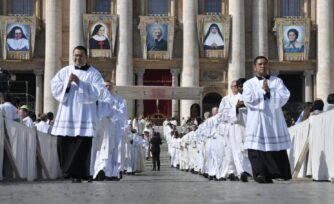 La Iglesia Católica tiene desde hoy a cinco nuevos santos