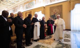 Papa: "Los teólogos son mediadores entre la fe y las culturas"